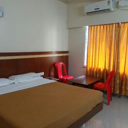 Mlc Gateway Deluxe Inn Бангалор Екстериор снимка