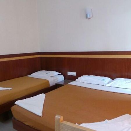 Mlc Gateway Deluxe Inn Бангалор Екстериор снимка