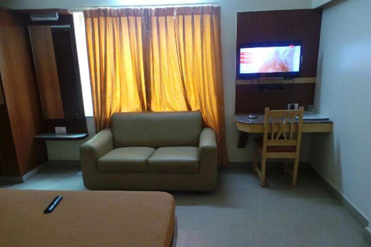 Mlc Gateway Deluxe Inn Бангалор Екстериор снимка
