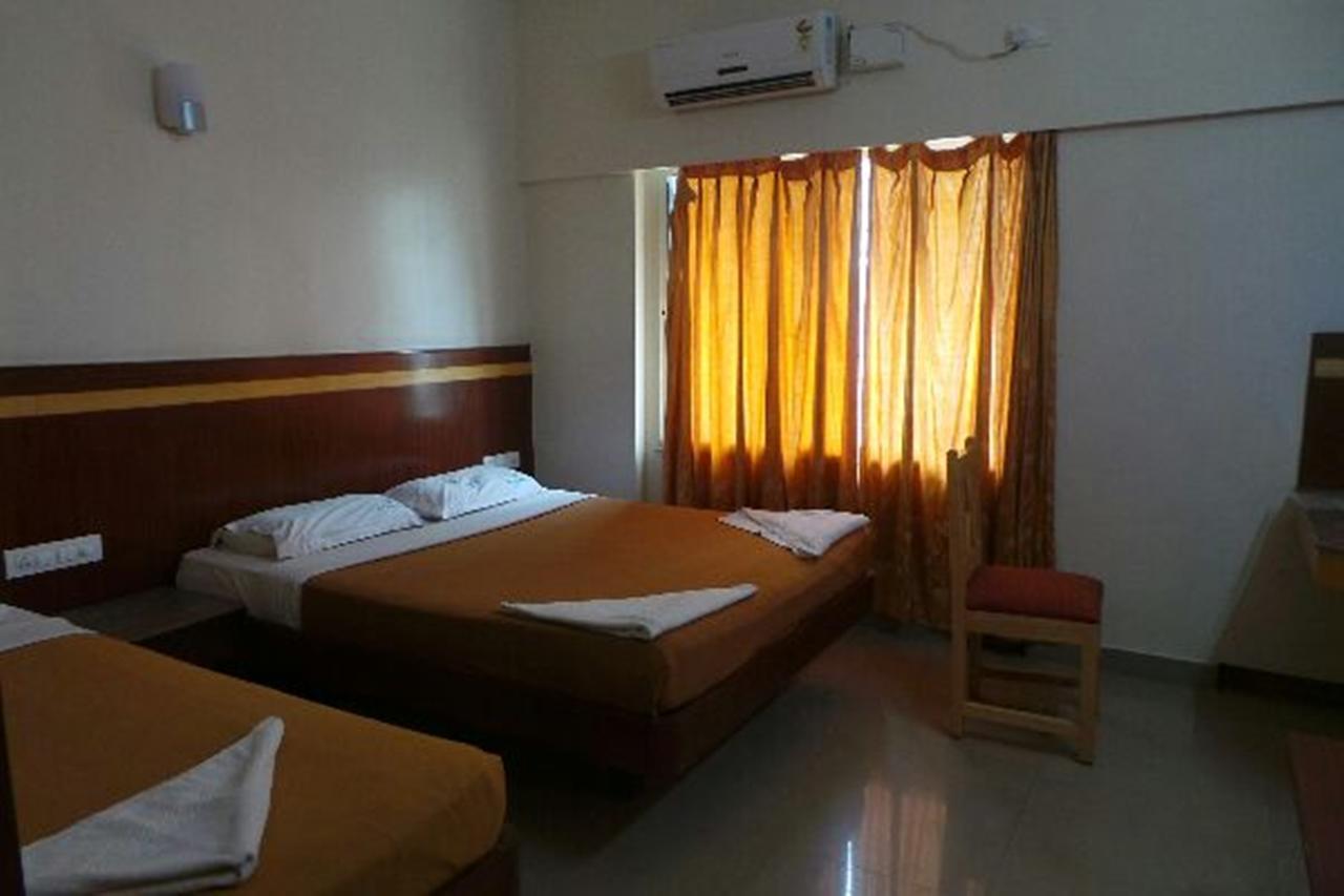 Mlc Gateway Deluxe Inn Бангалор Екстериор снимка