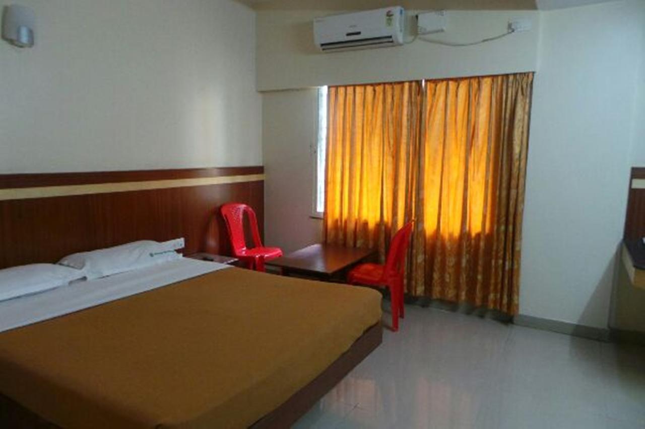 Mlc Gateway Deluxe Inn Бангалор Екстериор снимка