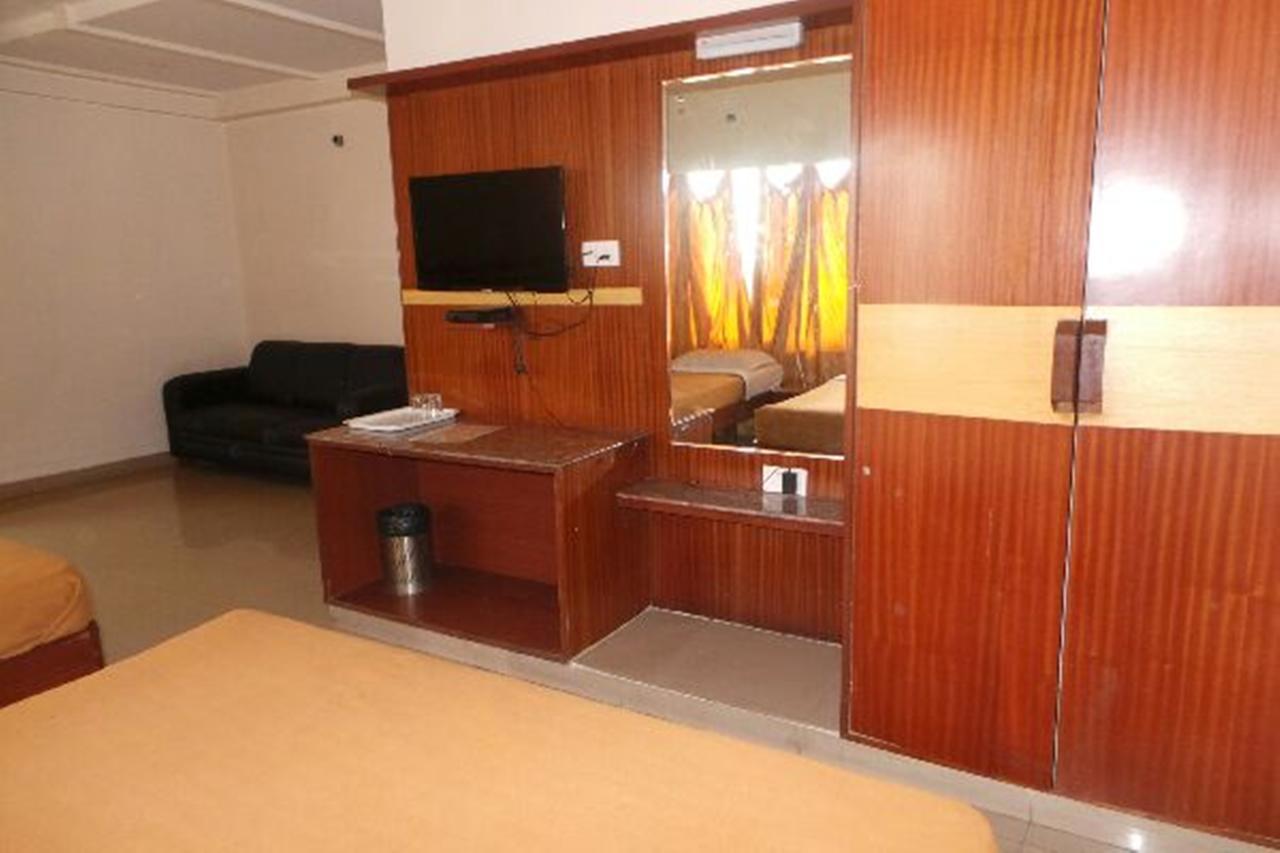 Mlc Gateway Deluxe Inn Бангалор Екстериор снимка