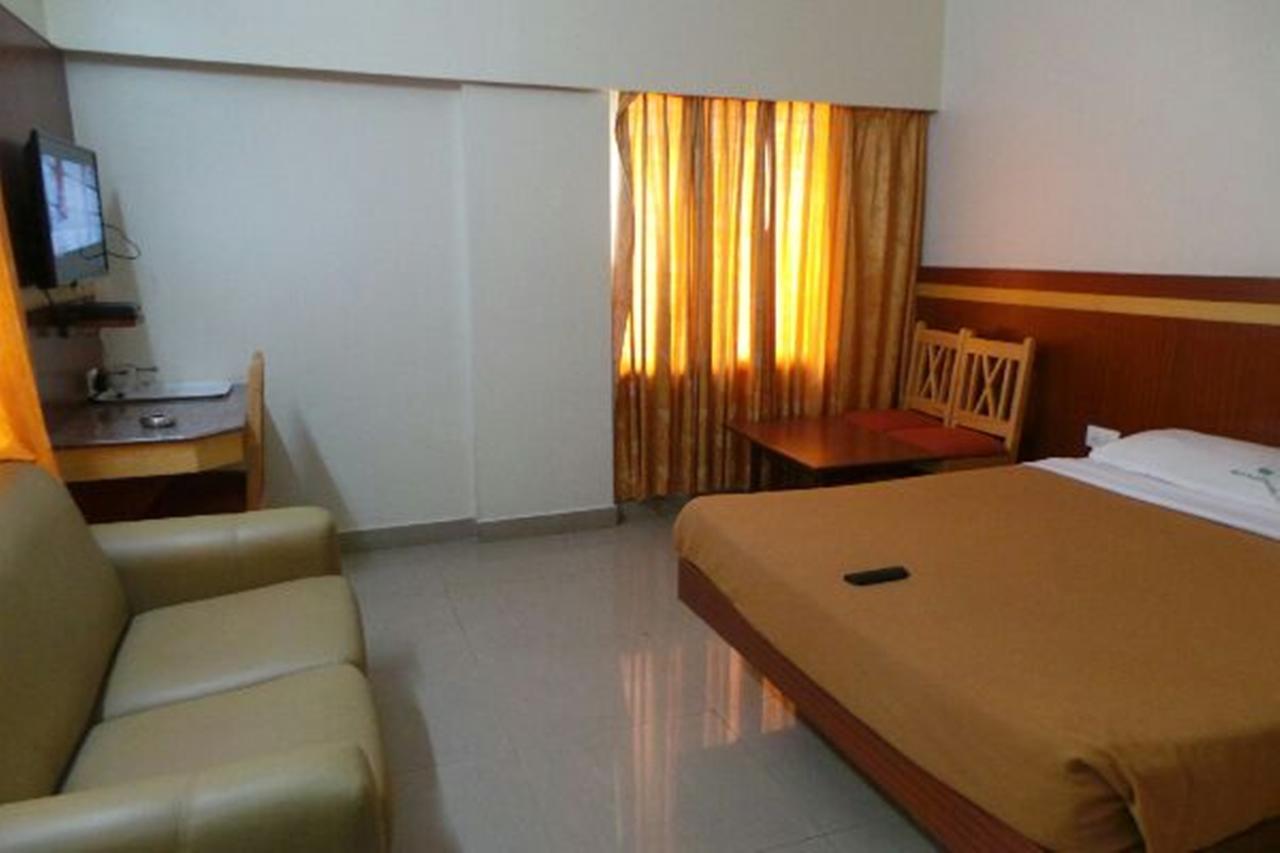Mlc Gateway Deluxe Inn Бангалор Екстериор снимка