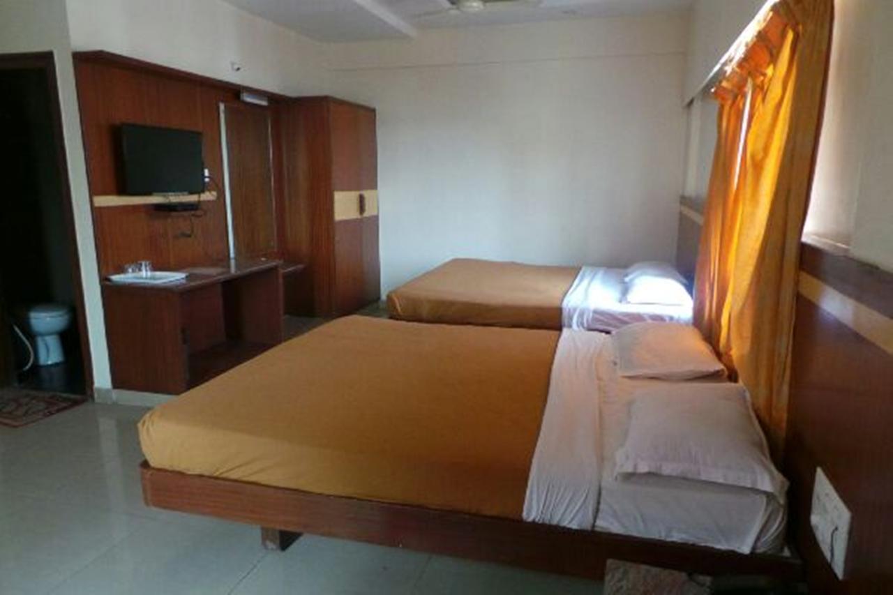 Mlc Gateway Deluxe Inn Бангалор Екстериор снимка
